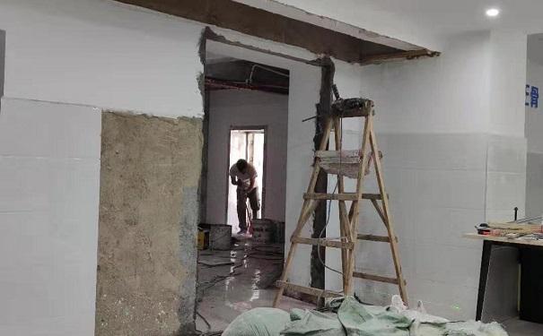 防輻射鉛門施工中